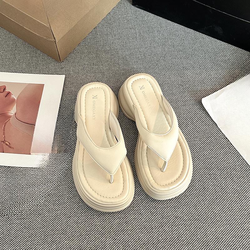 New Thick-soled Fashionable Women's Shoes Anti-slip Beach Sandals and Slippers