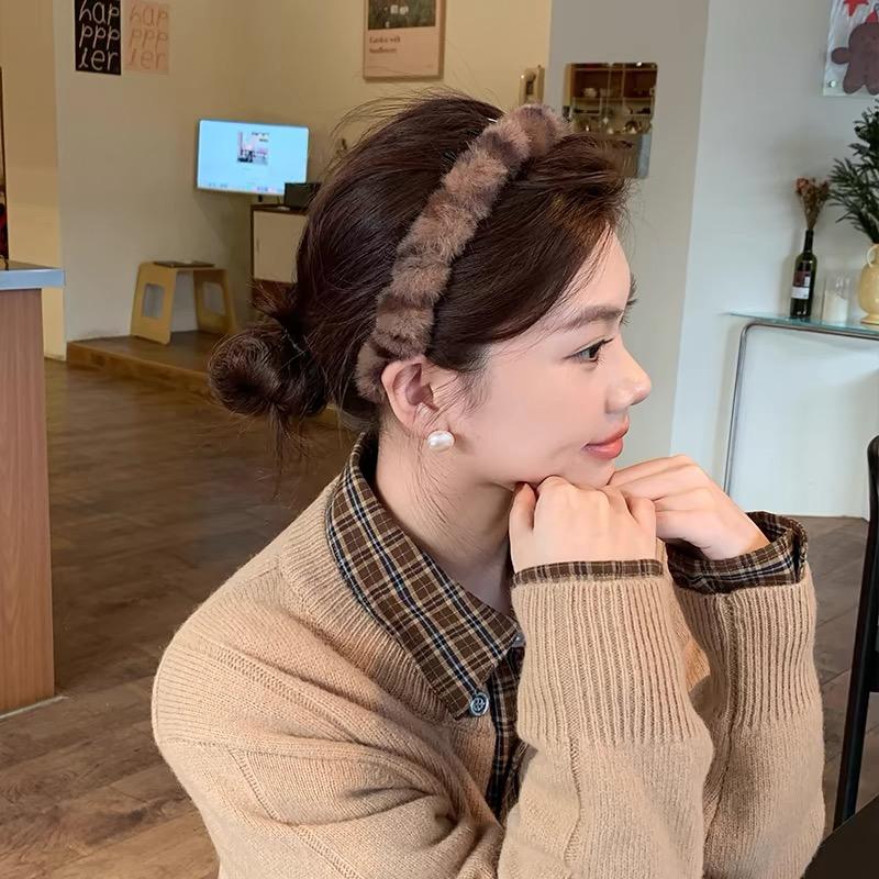Faux Fur Plush Headband Leopard Warm Furry Hairband Shark Tooth Zig Zag Design Comb Nonslip Headbands Women Hair Accessories