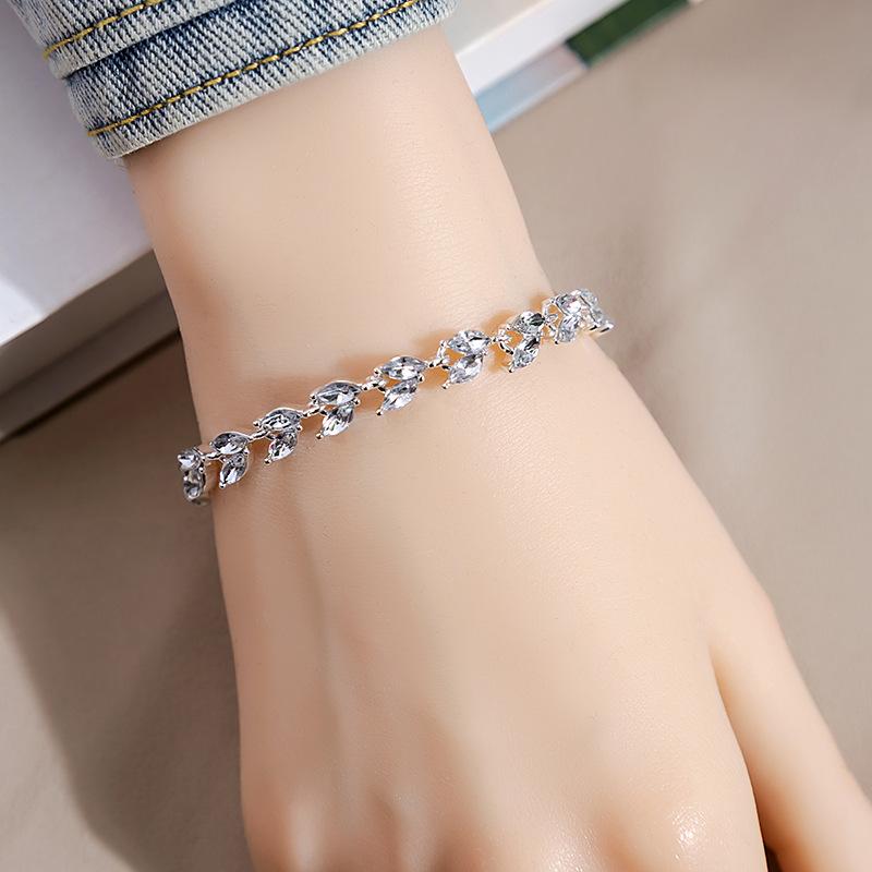 Love Flash Diamond Bracelet, Fashionable Color Willow Leaf Diamond Jewelry Design Light Luxury Accessories