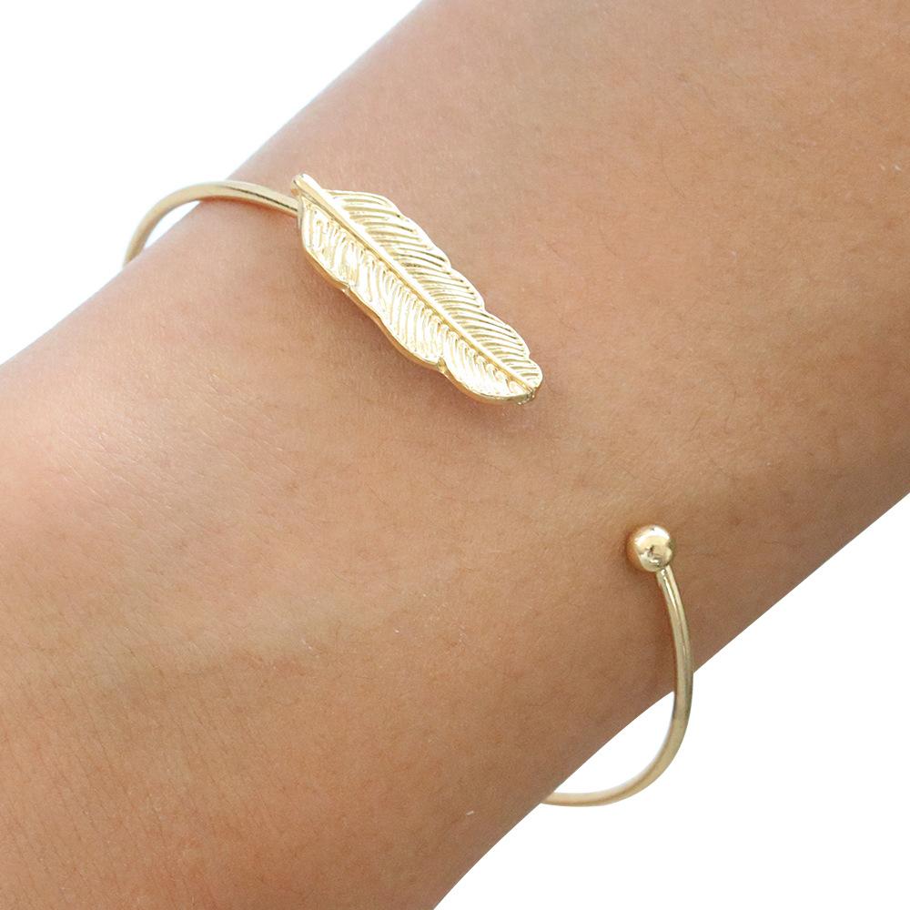 Simple opening adjustable bracelet with leaf-shaped leaves as the ornaments bracelet
