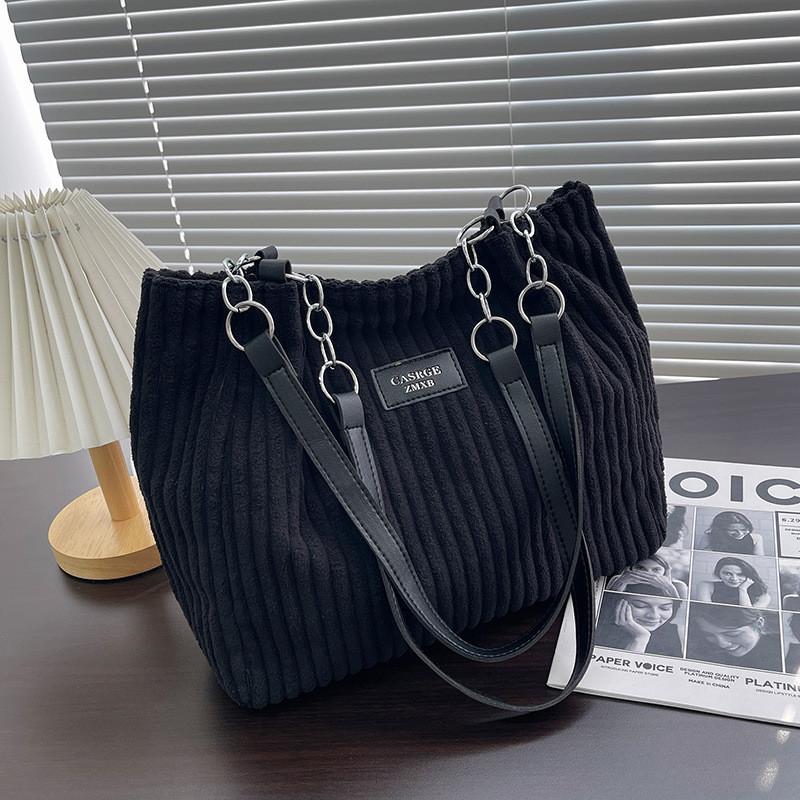 Large Capacity Velvet Chain Tote Bag For Women With Zipper Closure For Daily Use