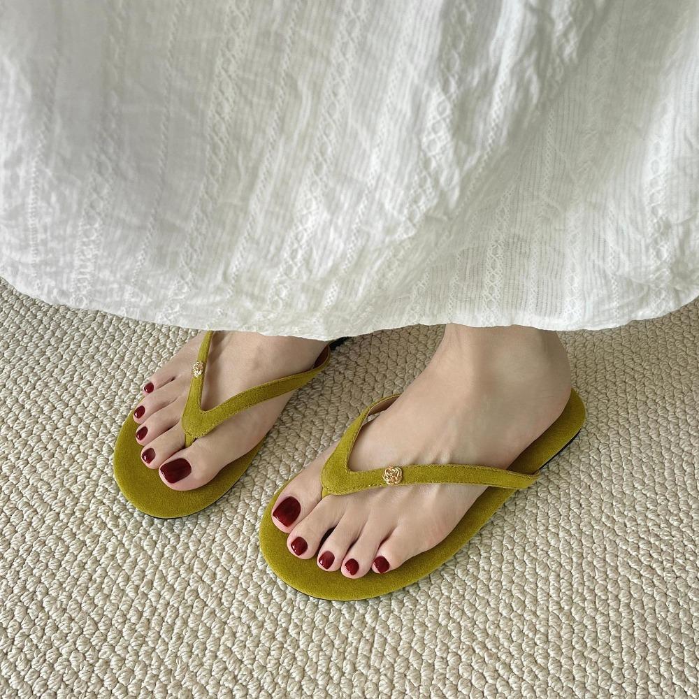 2025 New Lightweight Sandals, Casual and Versatile Beach Shoes, Flip Flops, Comfortable Women's Outer Half Slippers