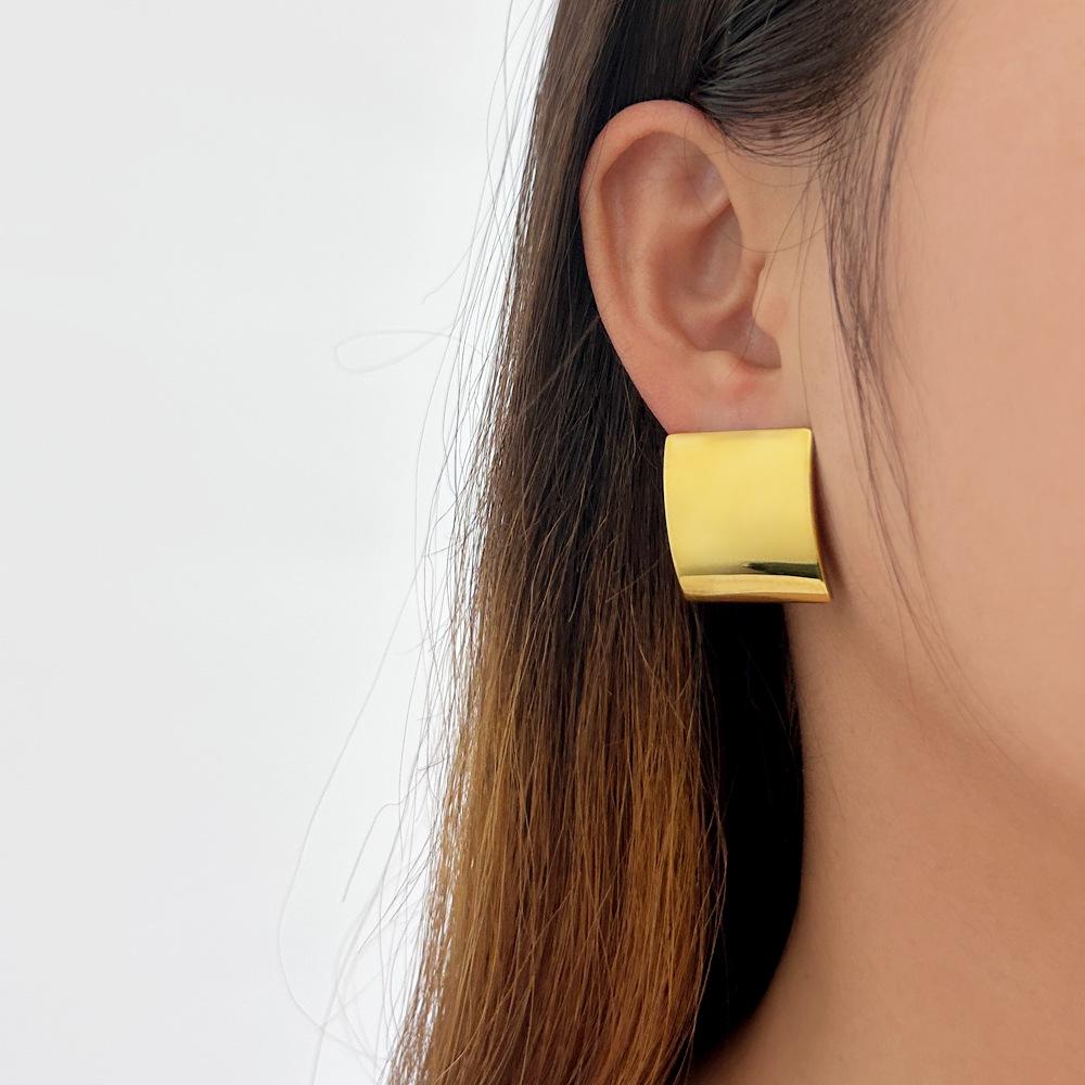 Meishiduo 18K Gold Stainless Steel Ribbed Square Stud Earrings