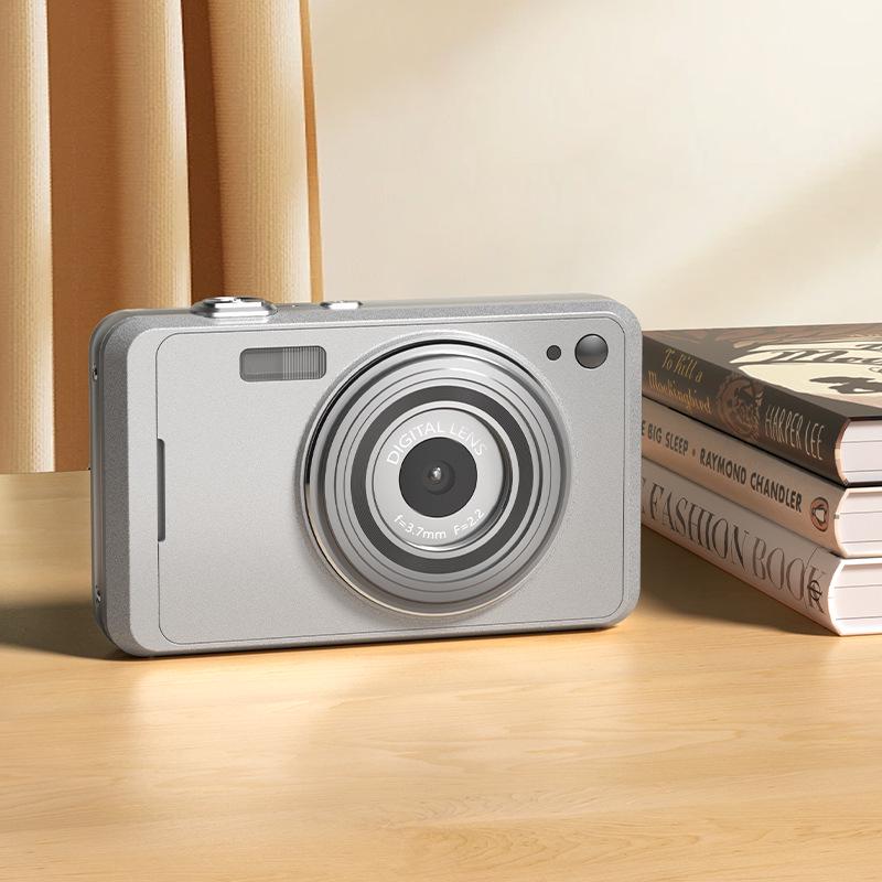 Retro Card-Sized HD CCD Camera for Students and Travel Photography