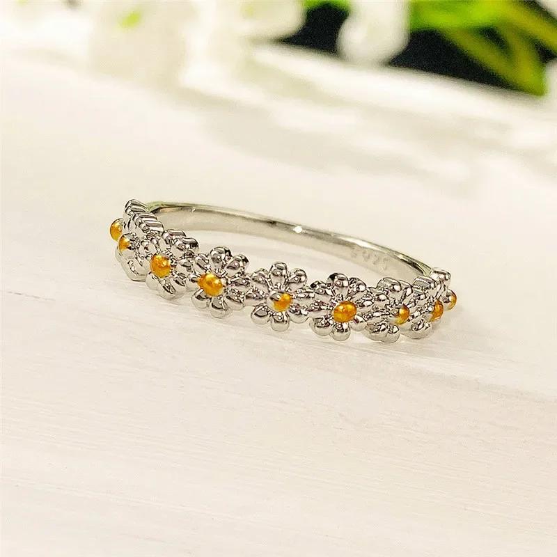 

Jewelry Ring Sweet Little Daisy Flower Ring For Women Trend Two-Tone Floral Finger Ring Female Party Daily Wear Jewelry срібний