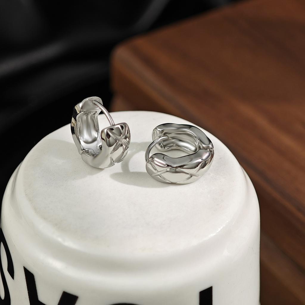 Fashion Ear Buckle Niche Design Cold Wind Earrings High Sense Simple Temperament Stud Earrings Women'S