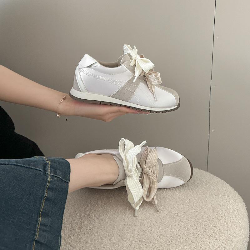 Grape mother has the same ballet style training shoes for women, and the new casual versatile leather large-size women's shoes 41-43