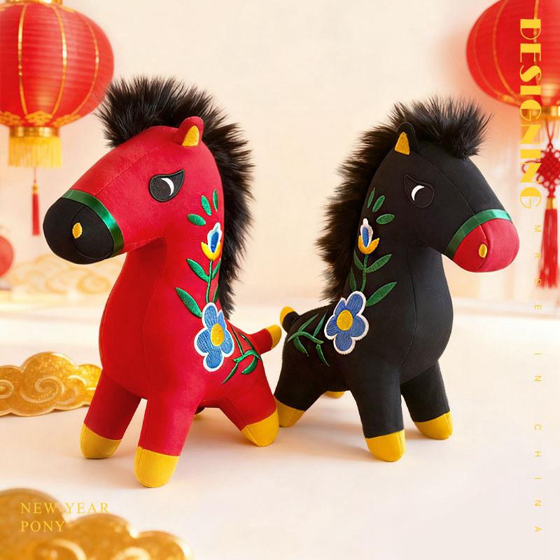 Traditionelles Plüschtier zum Jahr des Pferdes mit Stickerei und PP-Baumwolle für Geschenk und Dekoration