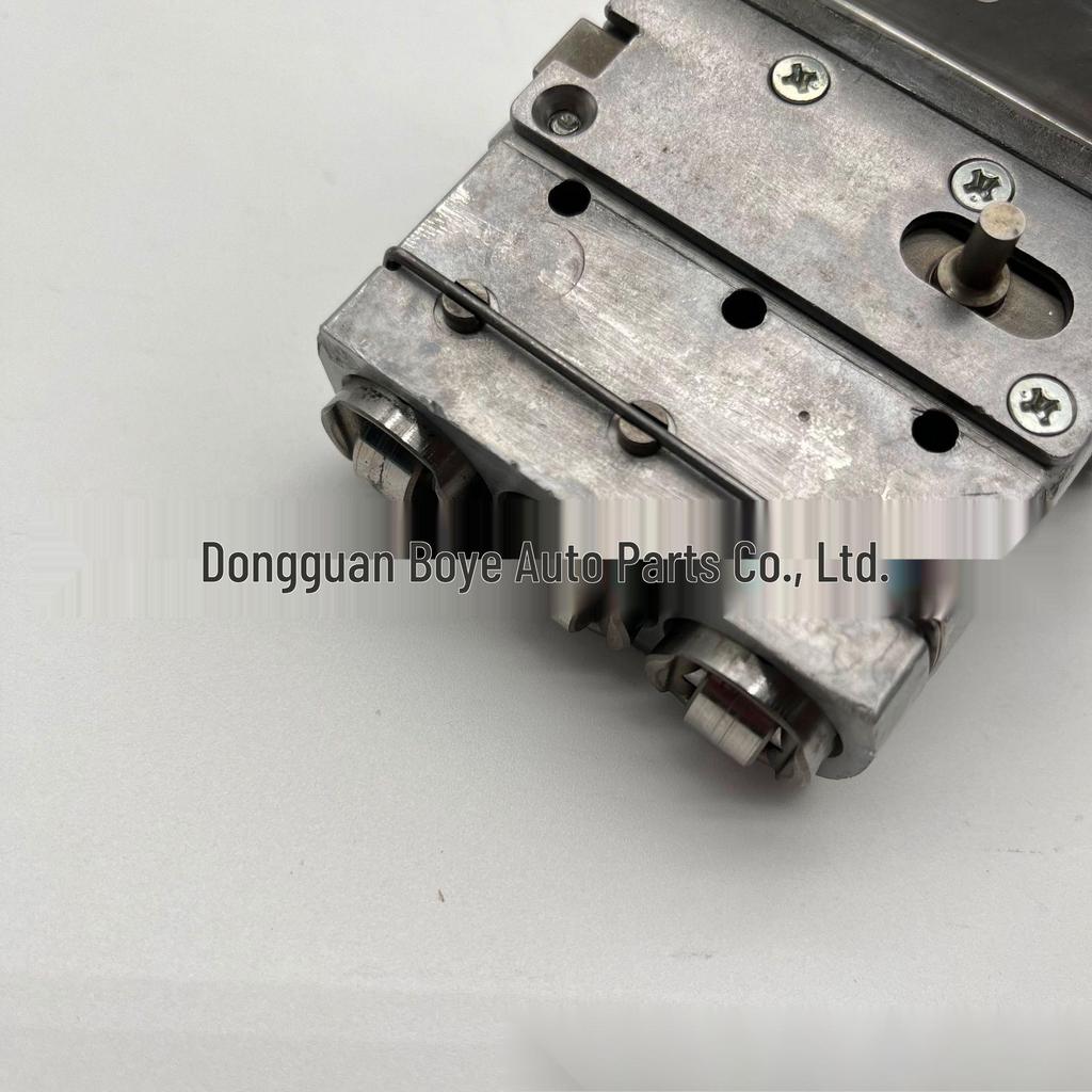 High-Quality 104206-3040/1942051011 Pump Head for D722, D782, D902 Engines