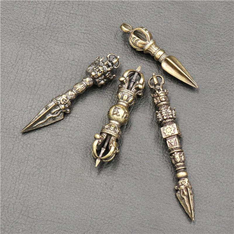 Messing Vajra Stößel Schlüsselanhänger: Goldener tantrischer Anhänger & kleines Ornament