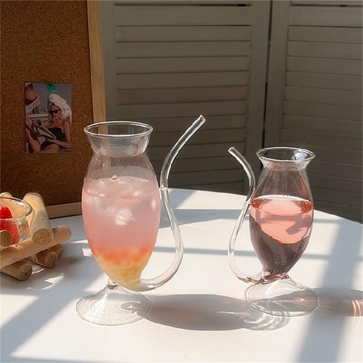 Innovative Pipe Molds Cocktails Glass Elegant Cocktails Glass with Sturdy Construction for Enhancing Drinking Experience