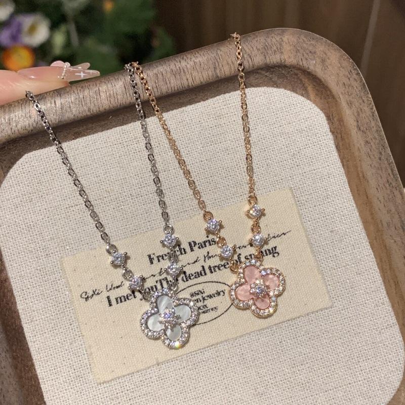 Retro High-End Feeling Full Of Diamond Powder Fritillary Four-Leaf Clover Necklace Niche Design Exquisite And Sweet Temperament Collarbone Chain