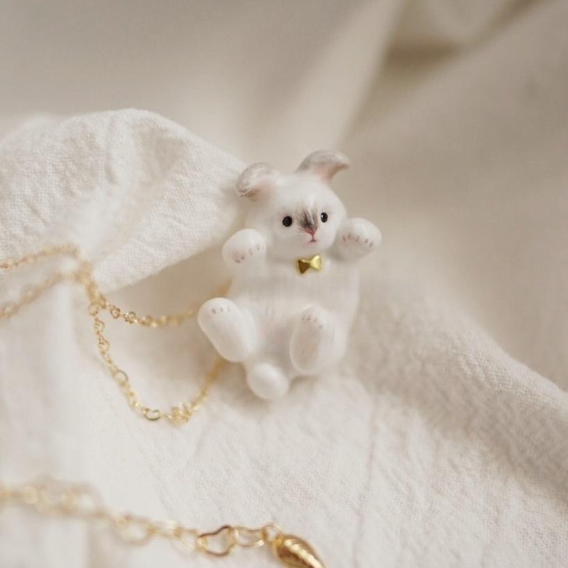 

Healing Animal Pendant Necklace Personality Painting White Rabbit Siamese Cat Shape Copper Color Retention Woman