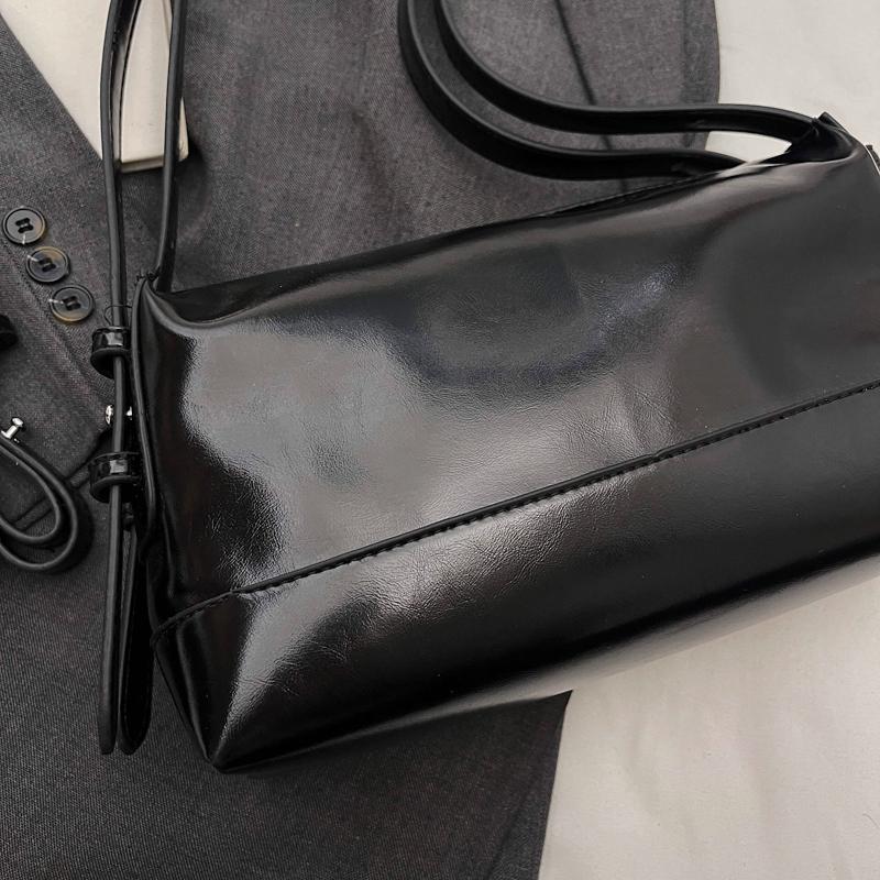 Shiny PU Shoulder Bag Women Fashion Crossbody Bag With Adjustable Strap Modern Design