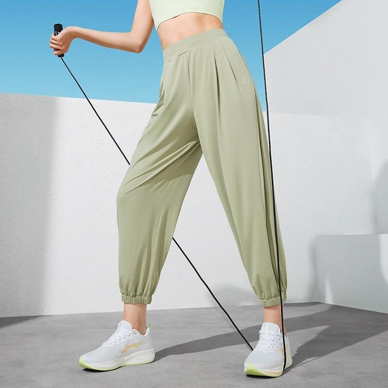 Li Ning Womens Fitness Series UPF 50+ Solid Color Reflective Elastic Waistband Cuffed Sports Pants Women pants Yew-Green AKLT542-8