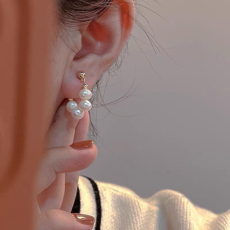 Boucles d'oreilles tulipe rétro françaises boucles d'oreilles amour design temperament sens des détails boucles d'oreilles diamant boucles d'oreilles mode coréenne