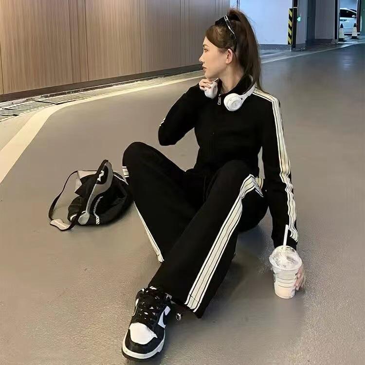 Korean-Style Sportswear: Wide-Leg Pants & Sporty Windbreaker Two-Piece Set
