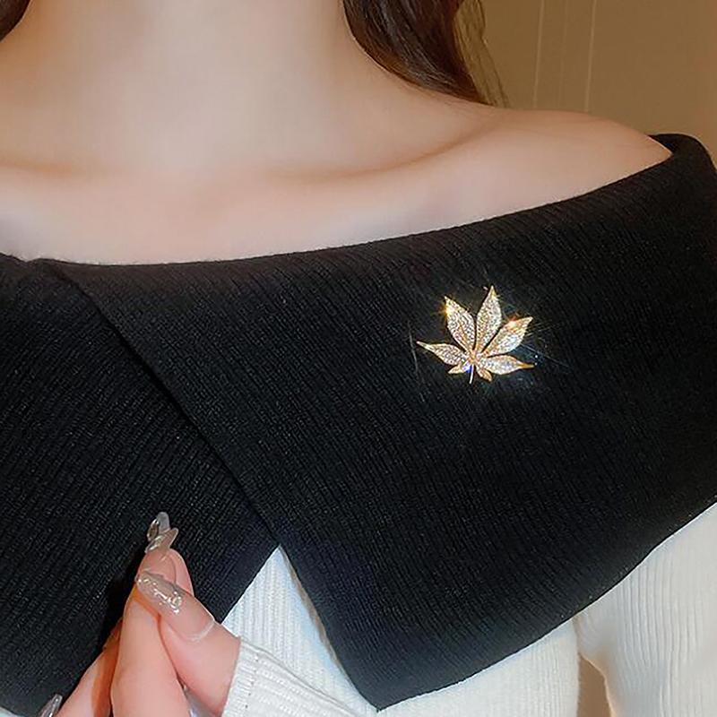 Flash Diamond Plant Maple Leaf Brooch Small Temperament Light Luxury Chest Simple Fashion Atmosphere Sense Of Accessories