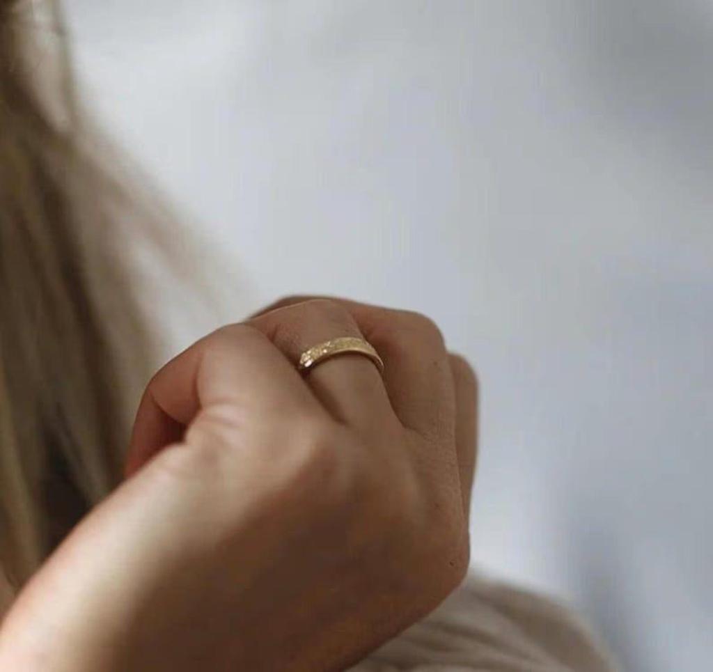 Floral Wedding Band / Vintage Look Wedding Ring / Womens Wedding Band / Romantic Wedding Band
