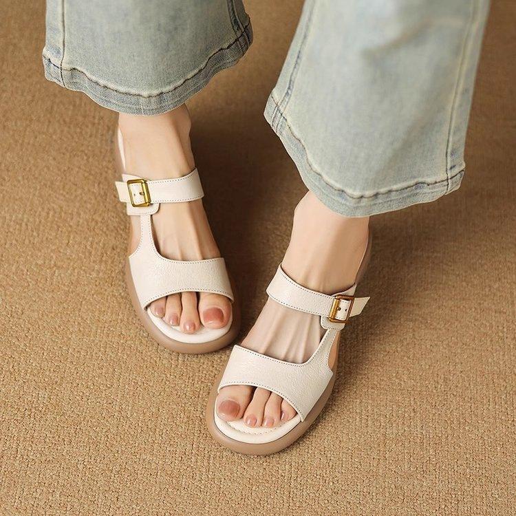 

Высококлассные шлепанцы на платформе женские лето 2025 новая мода уличная одежда шлепки на один палец универсальные с открытым носком на толстом каблуке сандалии 40