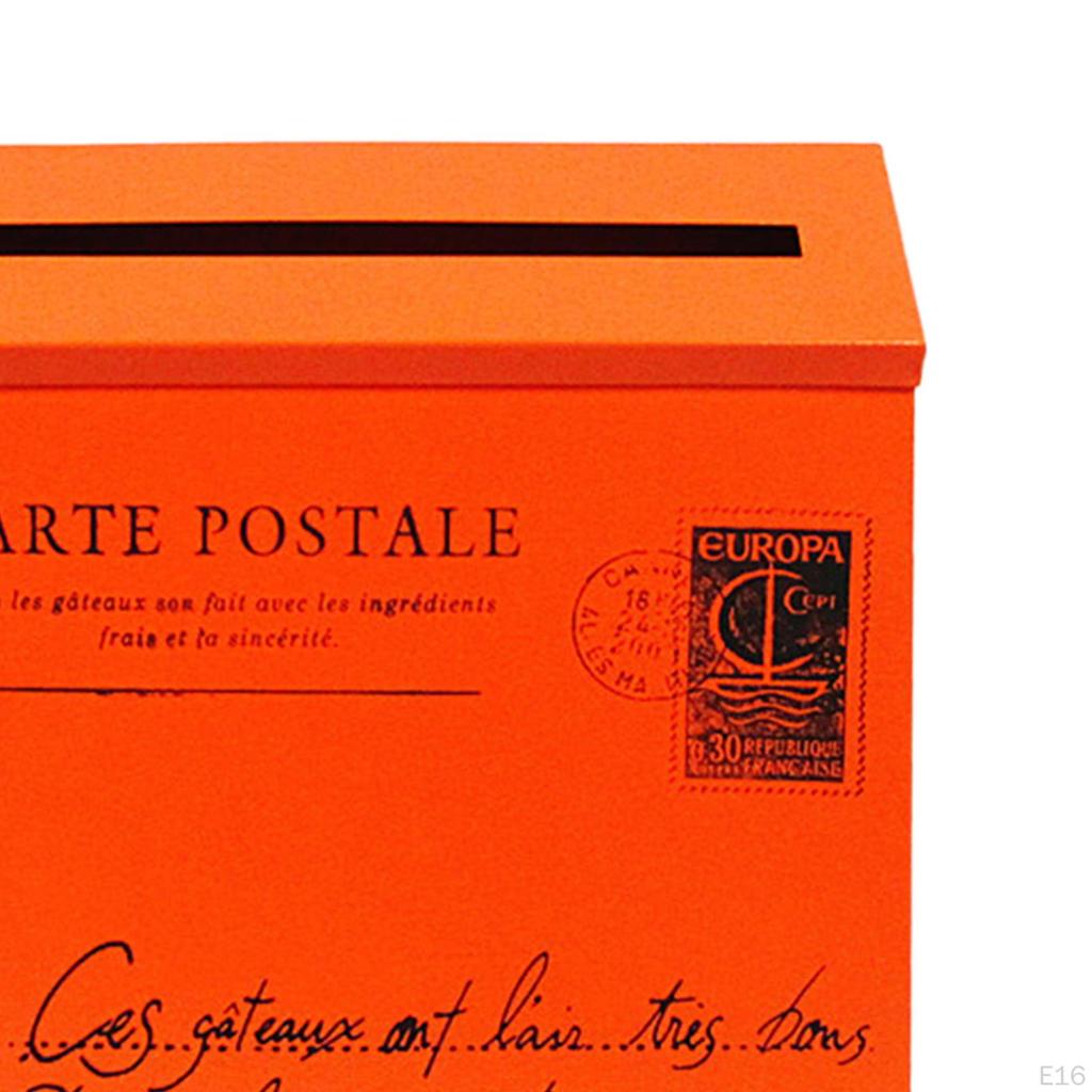 Wandmontierter Briefkasten für den modernen Außenbereich