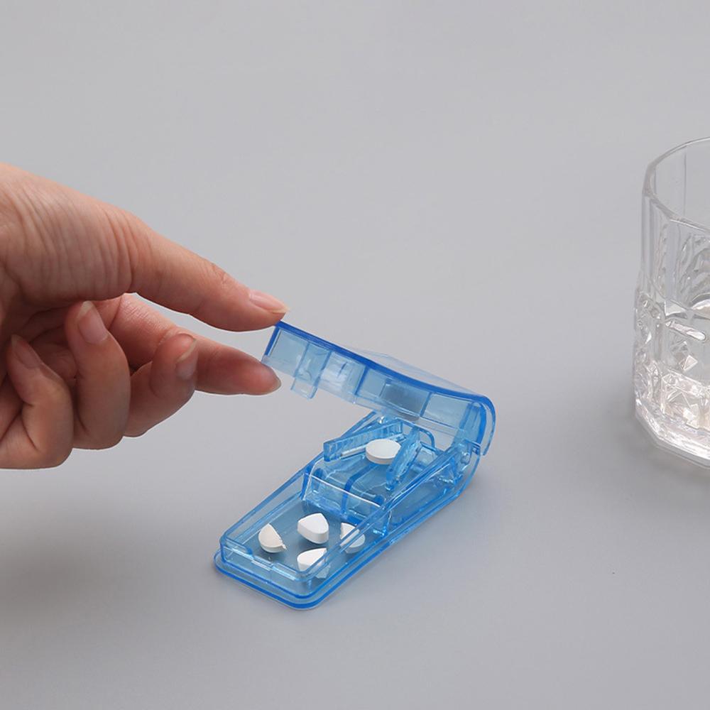

Удобный таблеткорез, резак для лекарств, измельчитель лекарств для пожилых людей, прозрачный пластиковый контейнер для лекарств, интегрированный разделитель таблеток синий