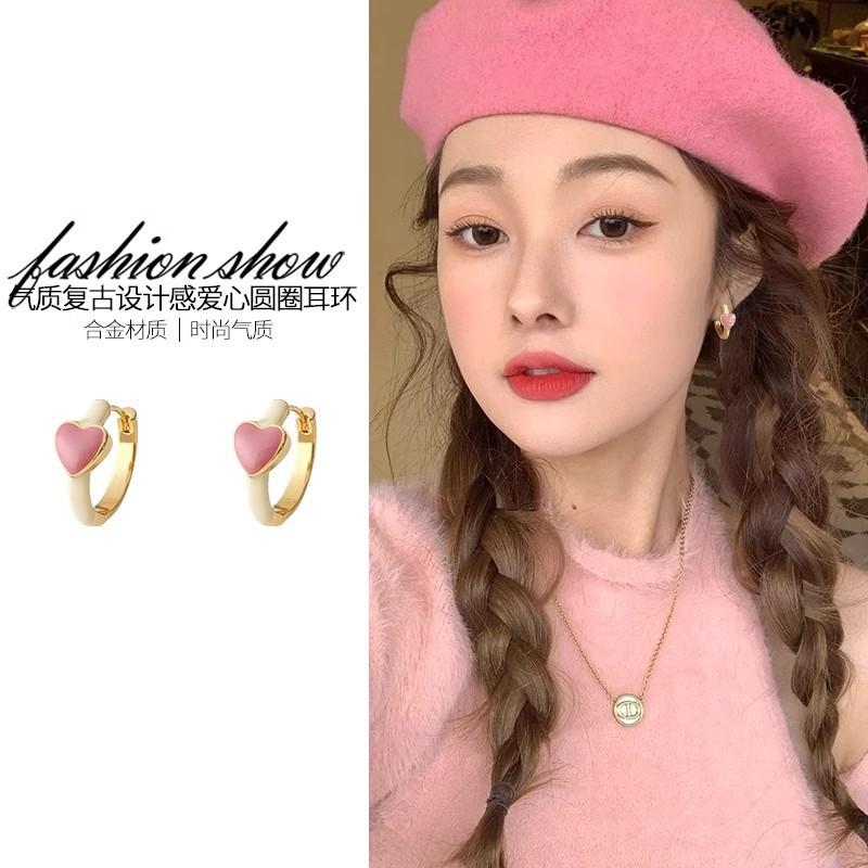 Stylish and exquisite, small oil-dripping love ear buckles, sweet and fashionable design earrings, temperament versatile earrings