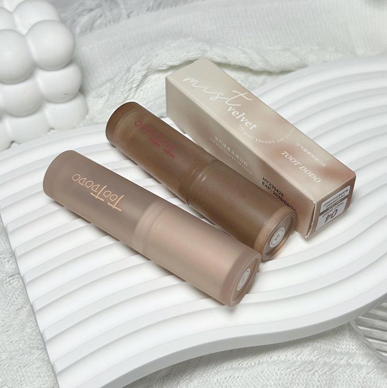 Toot Dodo Airy Velvet Long-Lasting Matte Nude Lipstick: Enhances Complexion, Non-Stick, Soft Mist Finish.