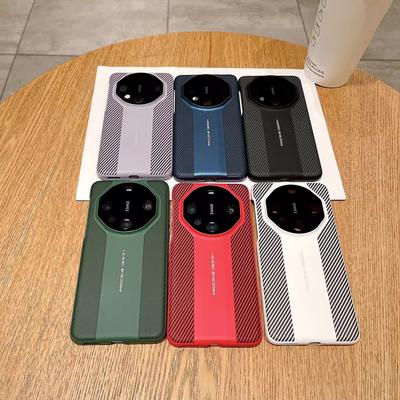 Das Karbonfasermuster ist für die Huawei Mate60Pro+ Handyhülle geeignet und verwandelt sie sofort in eine hochwertige Porsche Magic6 Schutzhülle.
