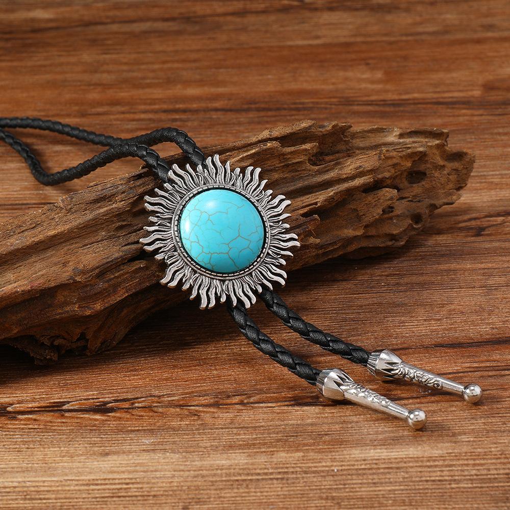 

Инкрустированное бирюзой вощеное шнурковое ожерелье рельефный ретро круглый кулон нишевая оригинальная эмалевая бижутерия