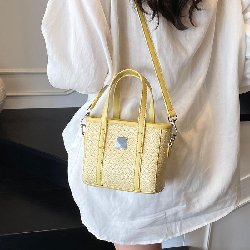 2025 spring new woven pattern portable temperament women's fashion versatile bag light luxury simple light luxury messenger bag