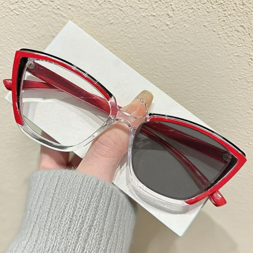 Retro Cat Eye Photochromic Anti Blue Light Myopia Glasses Ultra Light TR Fashion Near Sight Sunglasses Photochromic Lenses Women