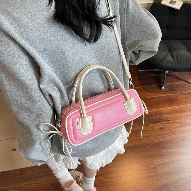 Korean version of fashionable textured portable bowling bag women's 2025 new trend versatile contrasting color baguette underarm women's bag