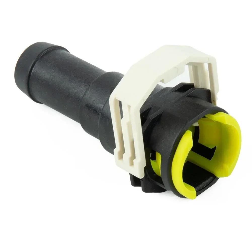 D651-61-240 Connettore Tubo Acqua Raffreddamento Per Mazda 3 04-12 BK BL Per Mazda 6 08-12 GH Per Mazda 5 07-10 CR CW Per Mazda 2 07-10
