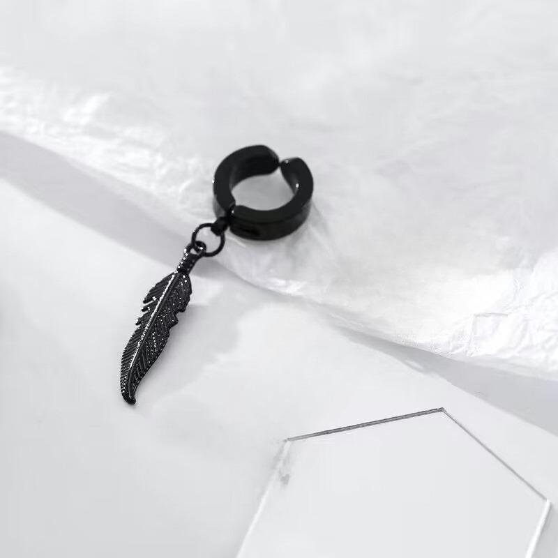 Feather Pendant Ear Clip - High-end Non-ear-hole Earrings for Men, Rugged and Cool Ear Bar Clasp