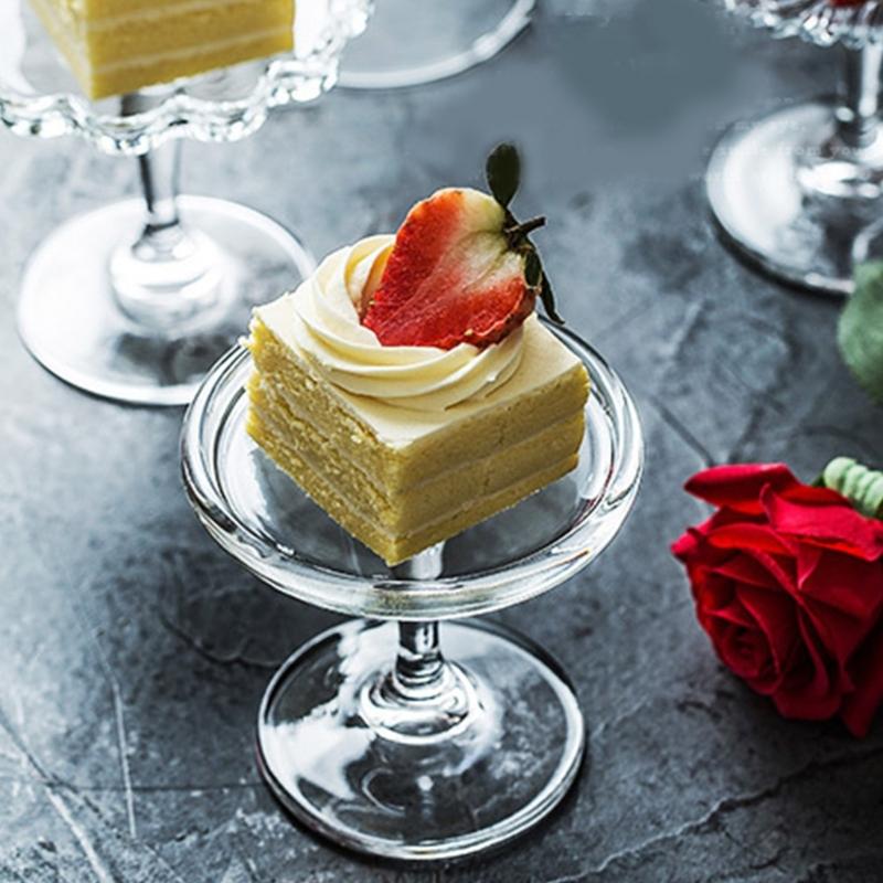 Servierplatte aus Klarglas mit hohem Fuß und Kuppelhaube, Cupcake-Ständer zur Präsentation von Süßwaren und Leckereien