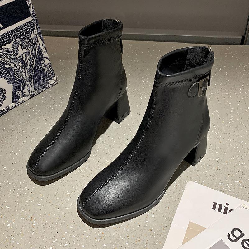

Модные белые короткие сапоги на высоком каблуке, женские осенне-зимние ботильоны с квадратным носком, 2024, новые модные ботинки челси для женщин 39 чёрный