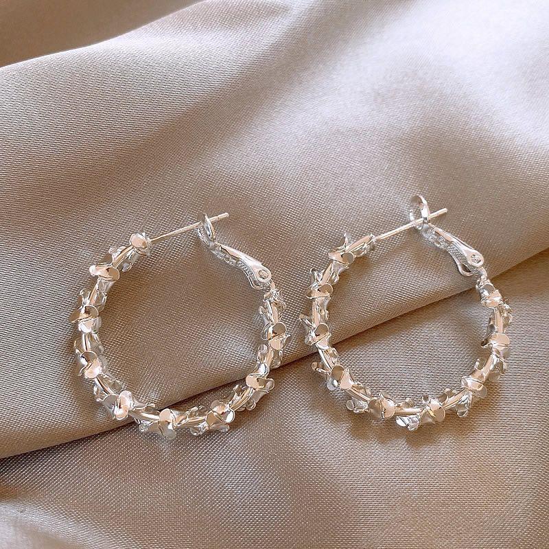 

2025 Новые серебряные серьги-кольца с текстурой намотки, женские, с высоким чувством уникального темперамента, серьги-пусеты, серьги, ниша Silver Circle [diameter 2.8cm]]