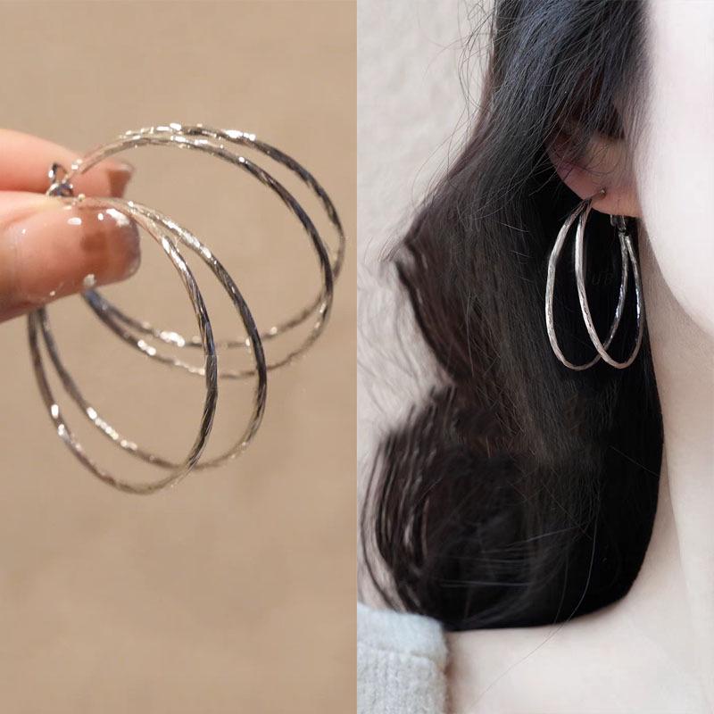 Women's Luxury Textured Metal Hoop Earrings - Versatile Niche Design