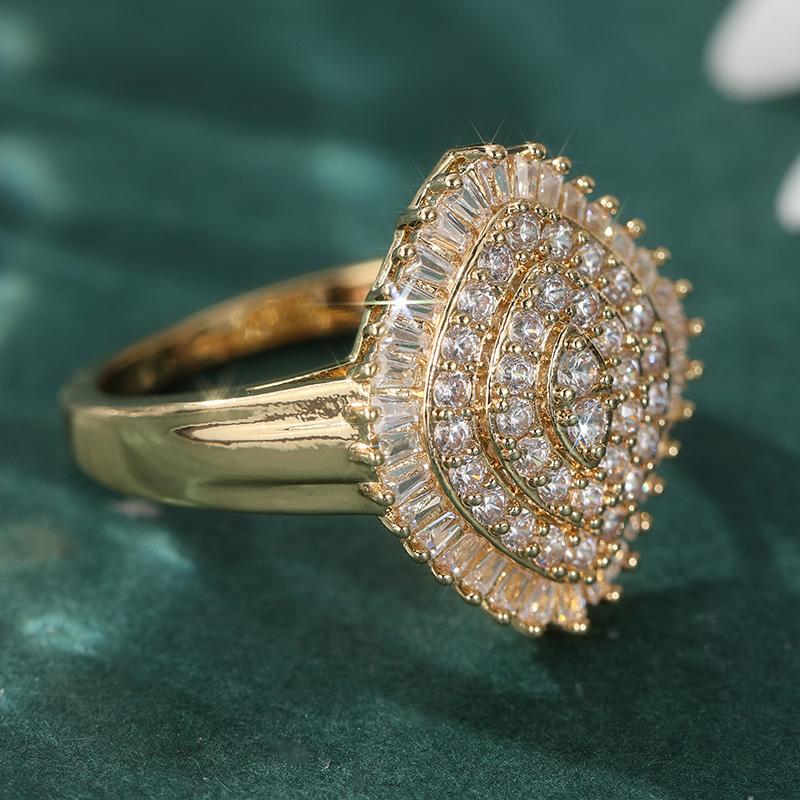 Fashion Classic Paved Synthetic Zirconia Geometry Ring for Women Elegant Golden Plated Banquet Wedding Jewelry Accessories Gifts