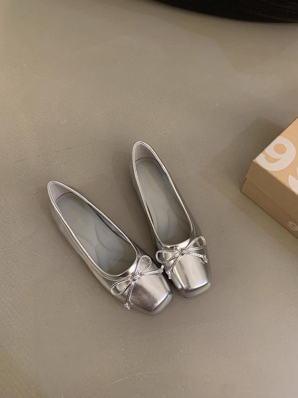 

Silver with skirt single shoes women s autumn 2025 new square head small leather shoes light mouth gentle wind bow ballet shoes 35