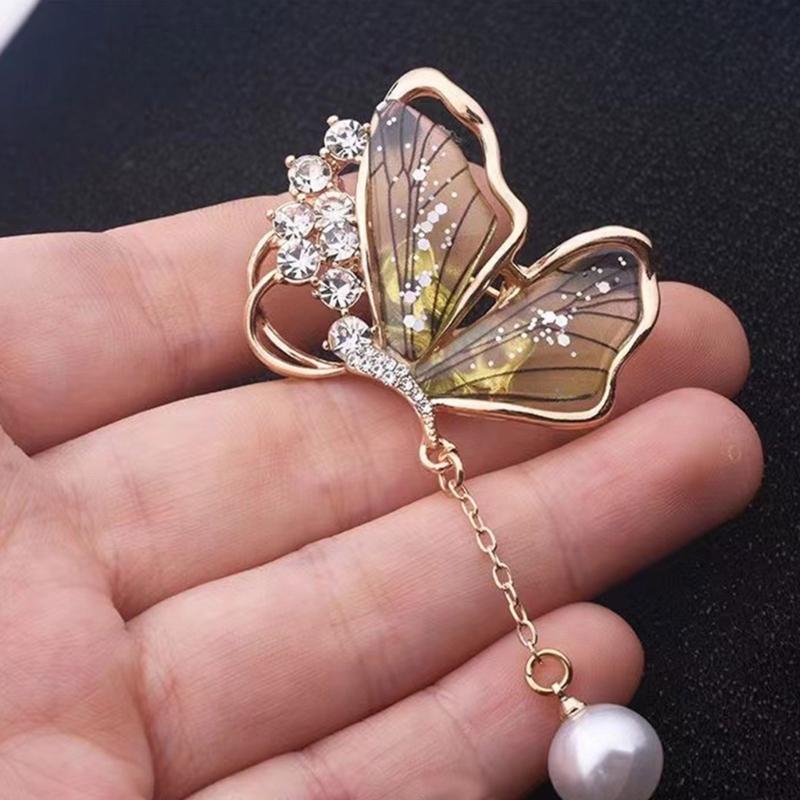 Elegant Butterfly Brooch With Pearls Designs Dripping Waterdrop Shape Alloy Materials for Women Fashion Accessory