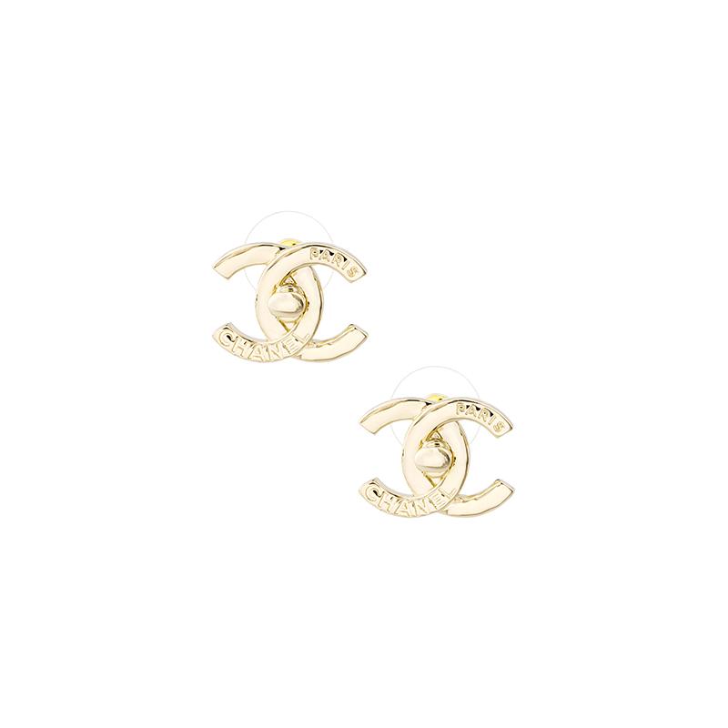 

CHANEL double C texture earrings women s gold золотий