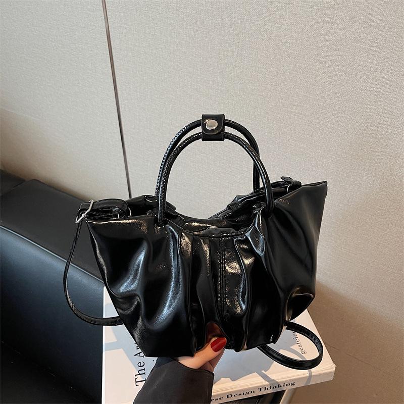French pleated cloud bag 2025 summer new fashion casual portable vegetable basket texture shoulder messenger bag