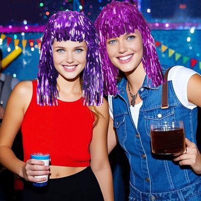 Bunte Lametta-Perücken aus Folie Metallic Ausgefallene Partyperücke Glänzend Cosplay-Kostüm Fotoautomaten-Requisite für Erwachsene Frauen