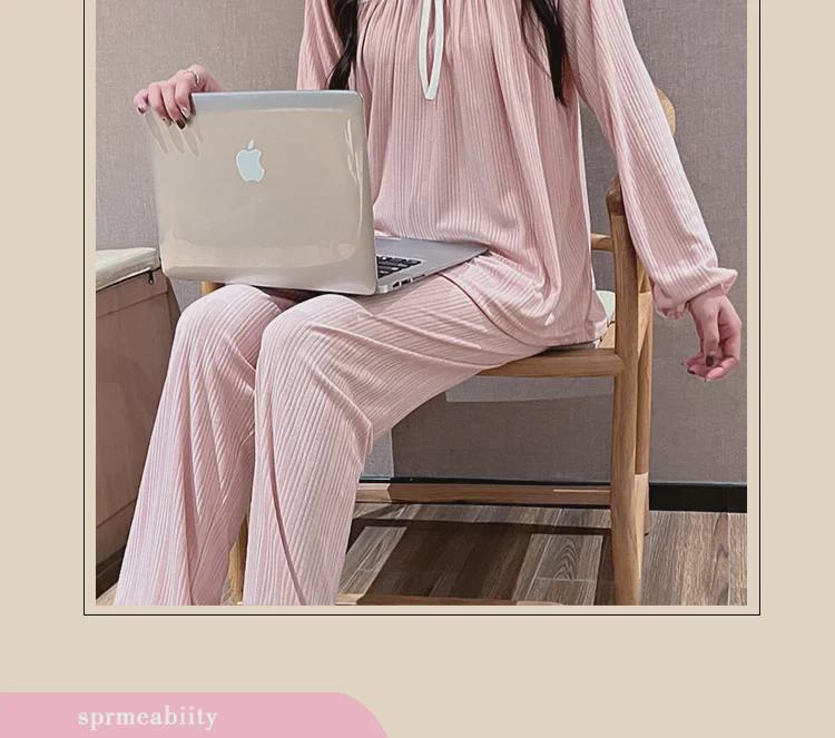 Pijamale cu desene animate în stil palat: Set proaspăt, casual, cu mânecă lungă, din două piese, ideal pentru interior sau exterior.