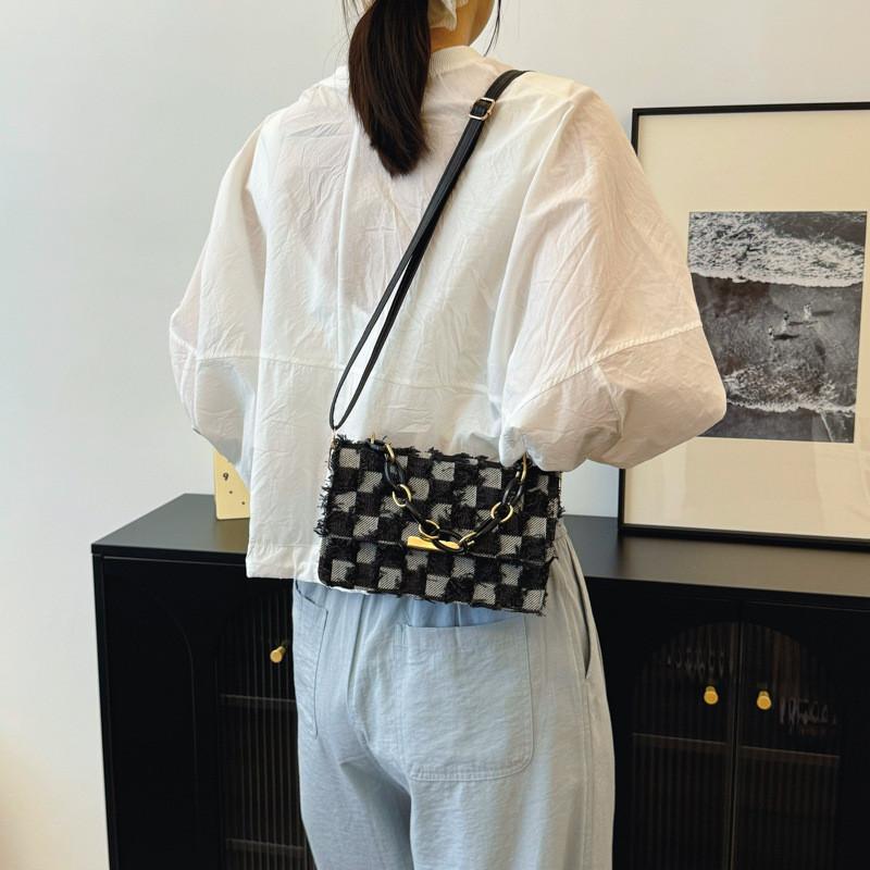 Fashionable Medium-sized Canvas Handbag With Unique Stitching And Tassel Features