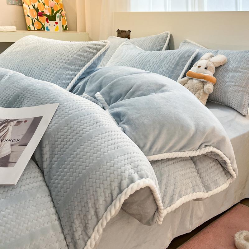 Thickened Jacquard Milk Fleece Winter Bedding Set - Flannel Coral Fleece Duvet Cover with Added Fleece Sheet, Dormitory Three-Piece Set