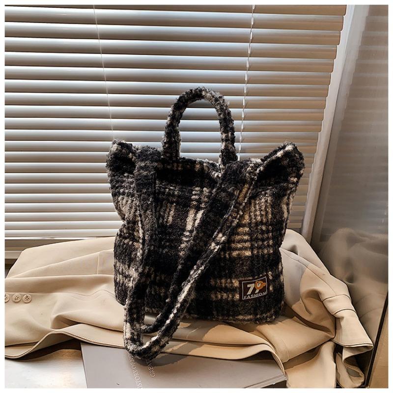 Lamb Wool Plush Bag Women's Large-capacity New Autumn and Winter Versatile Single Shoulder Portable Commuter Tote Bag