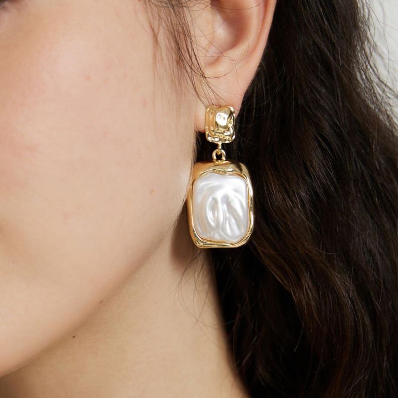 Parel-oorbellen geïnspireerd op vintage: elegante barokke hofstijl